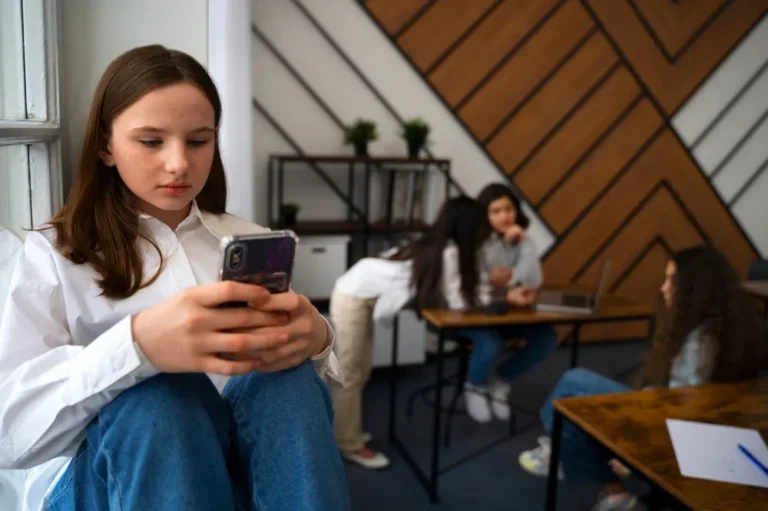 Surgeon General Advocates for Social Media Warning Labels to Protect Teen Mental Health